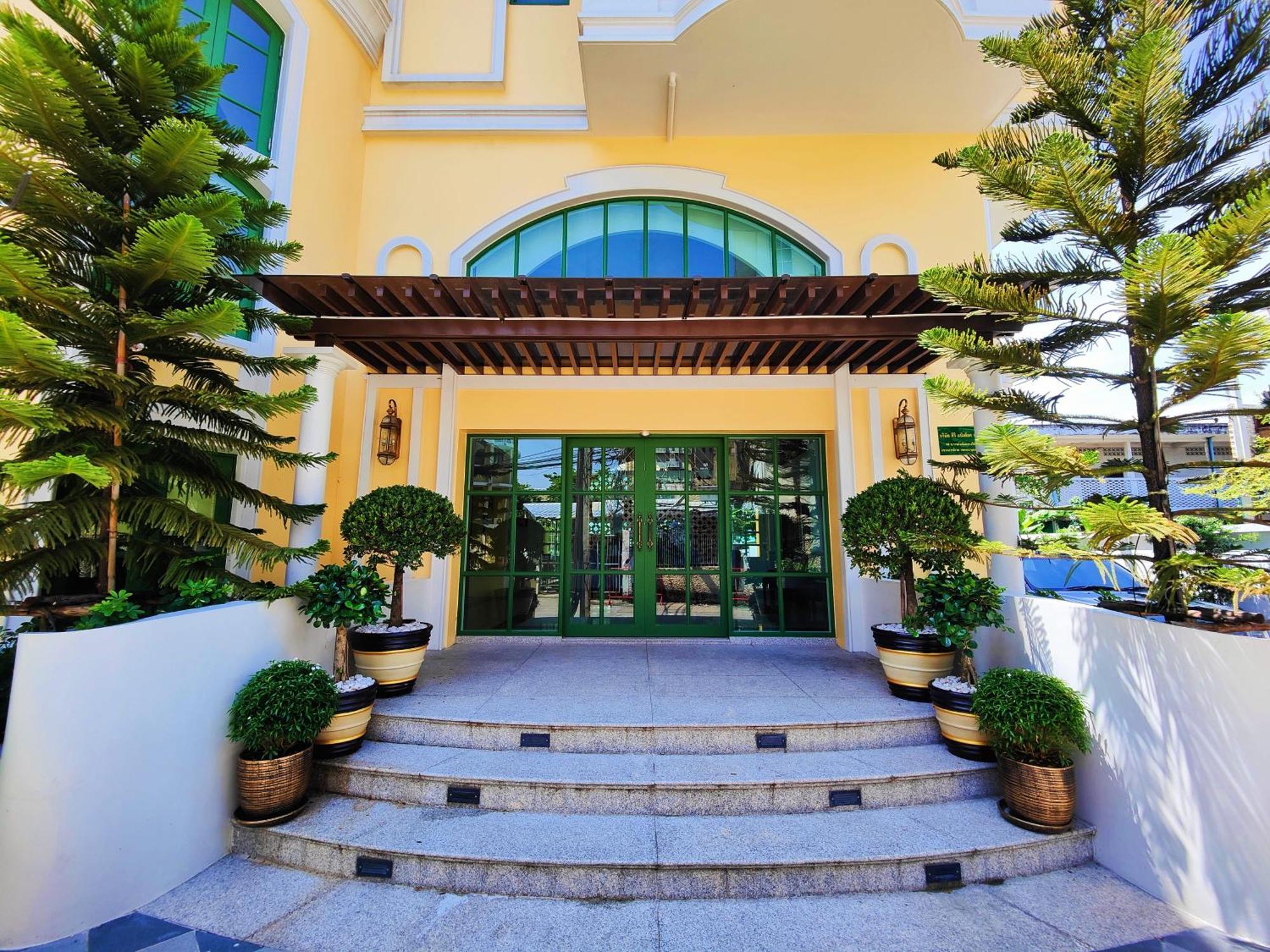Siri Grand Bangkok Hotel Ngoại thất bức ảnh
