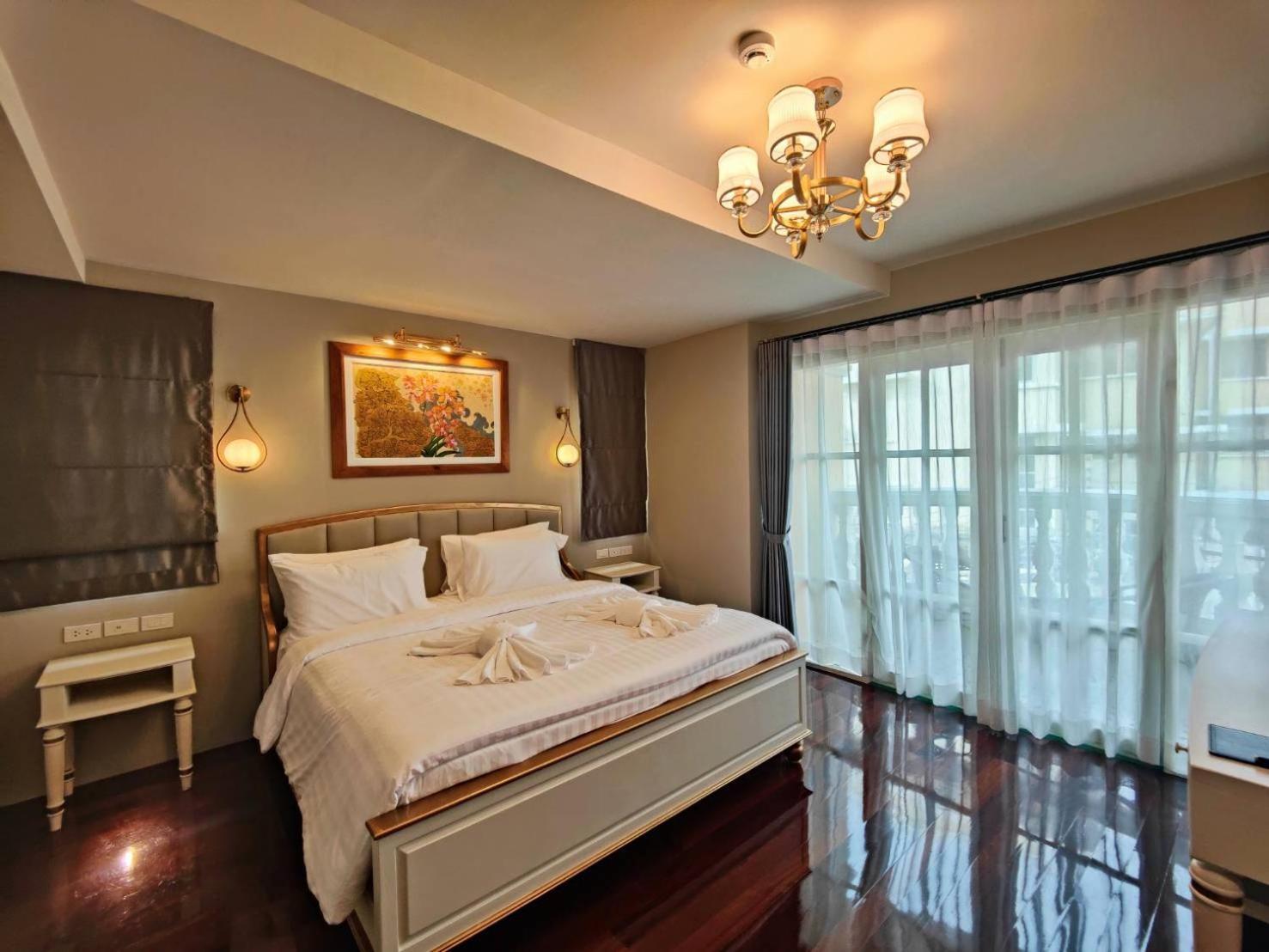 Siri Grand Bangkok Hotel Ngoại thất bức ảnh
