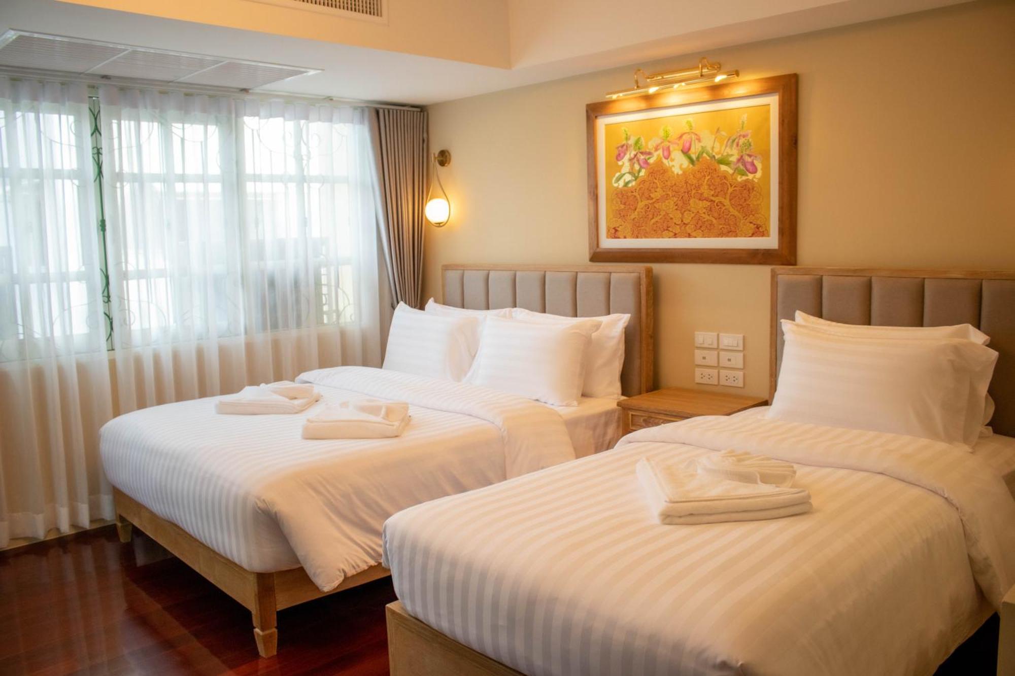 Siri Grand Bangkok Hotel Ngoại thất bức ảnh