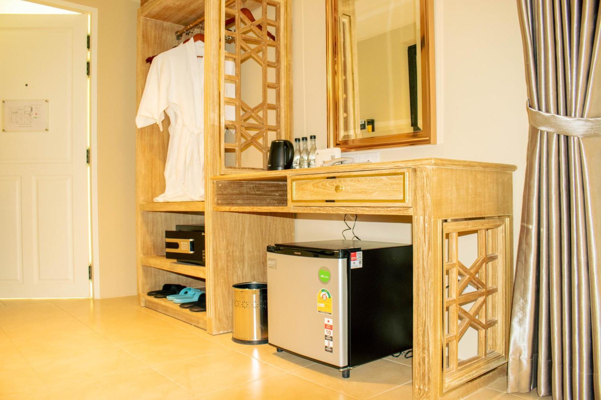 Siri Grand Bangkok Hotel Ngoại thất bức ảnh