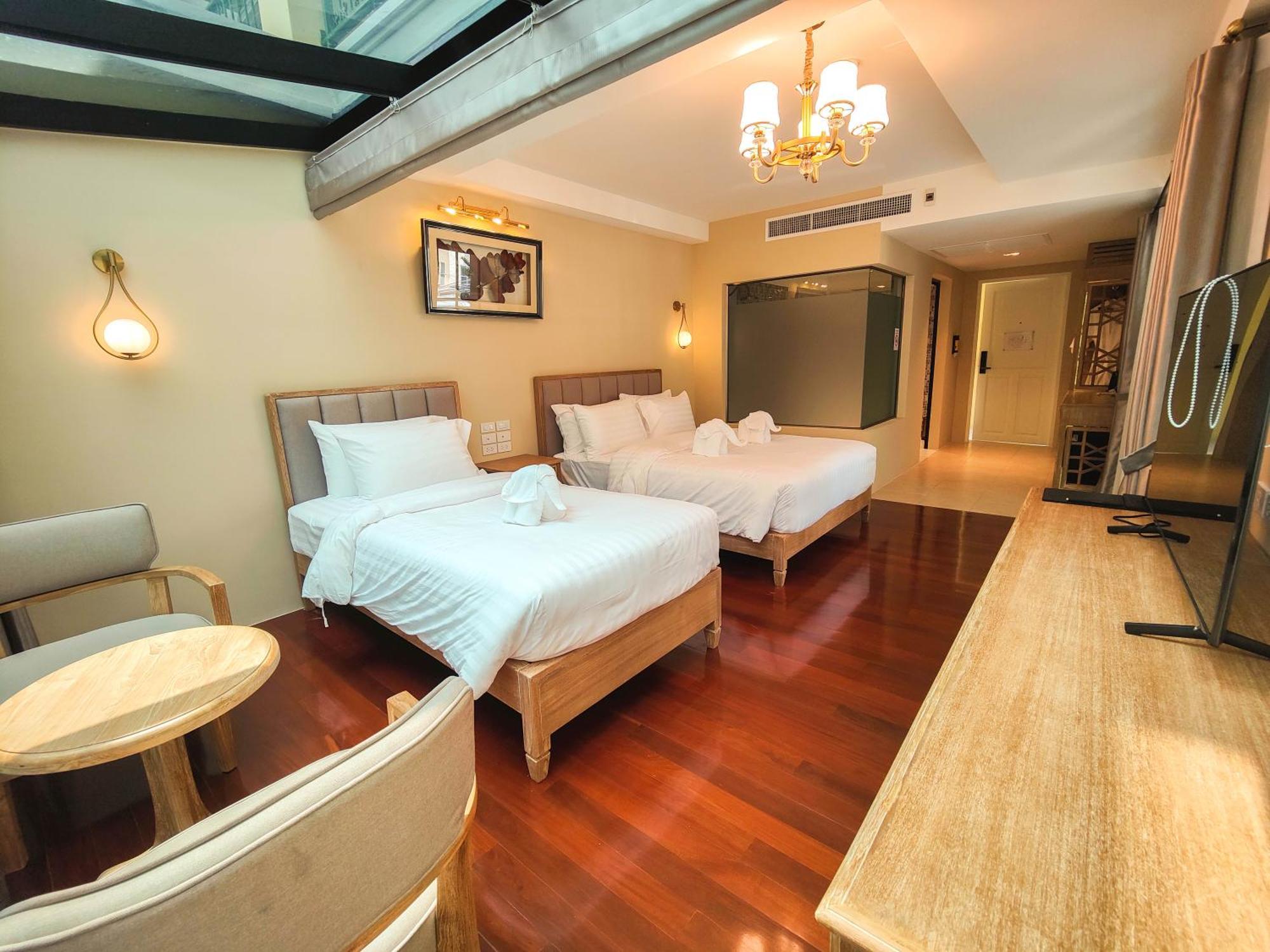 Siri Grand Bangkok Hotel Ngoại thất bức ảnh