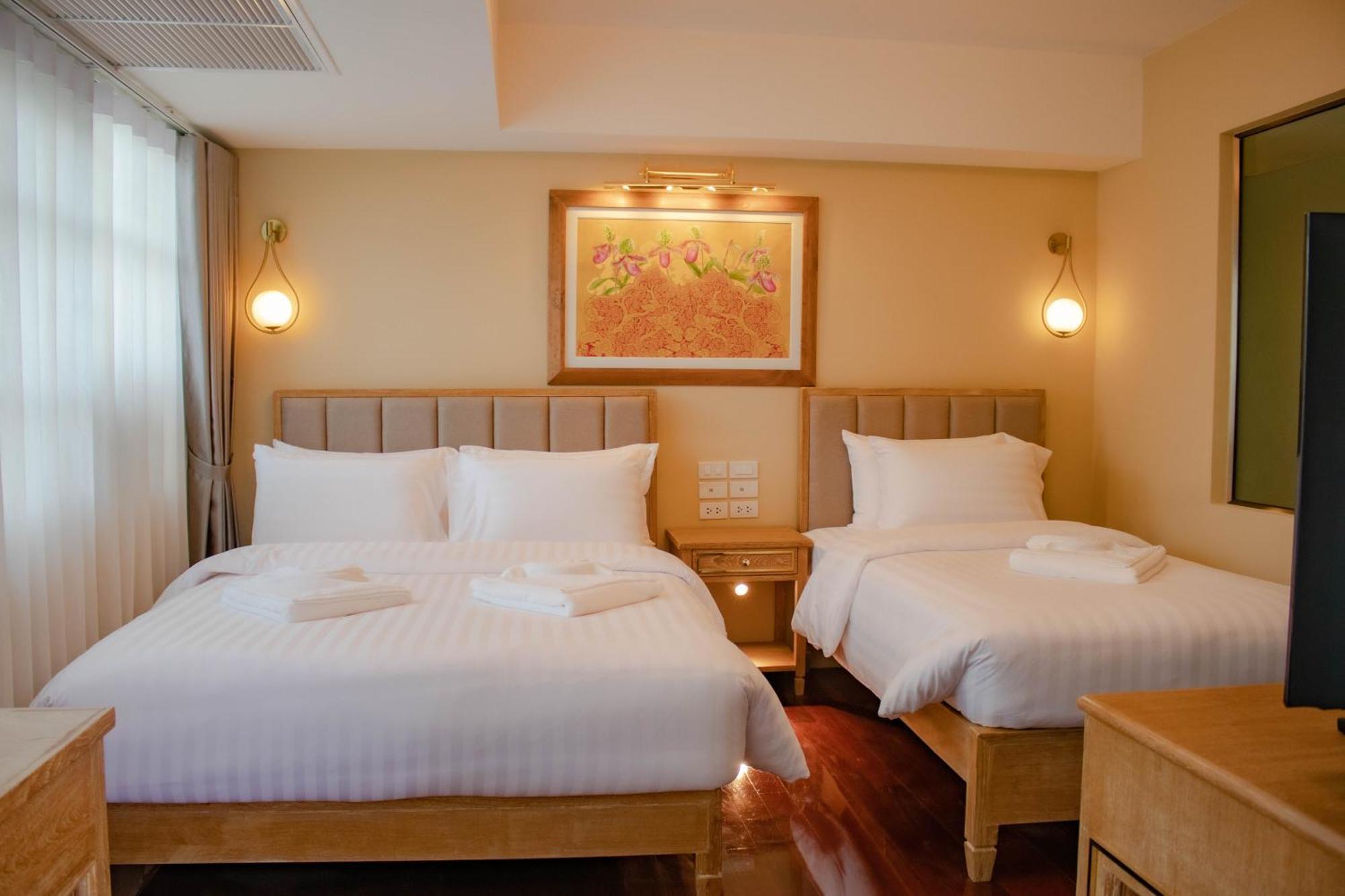 Siri Grand Bangkok Hotel Ngoại thất bức ảnh