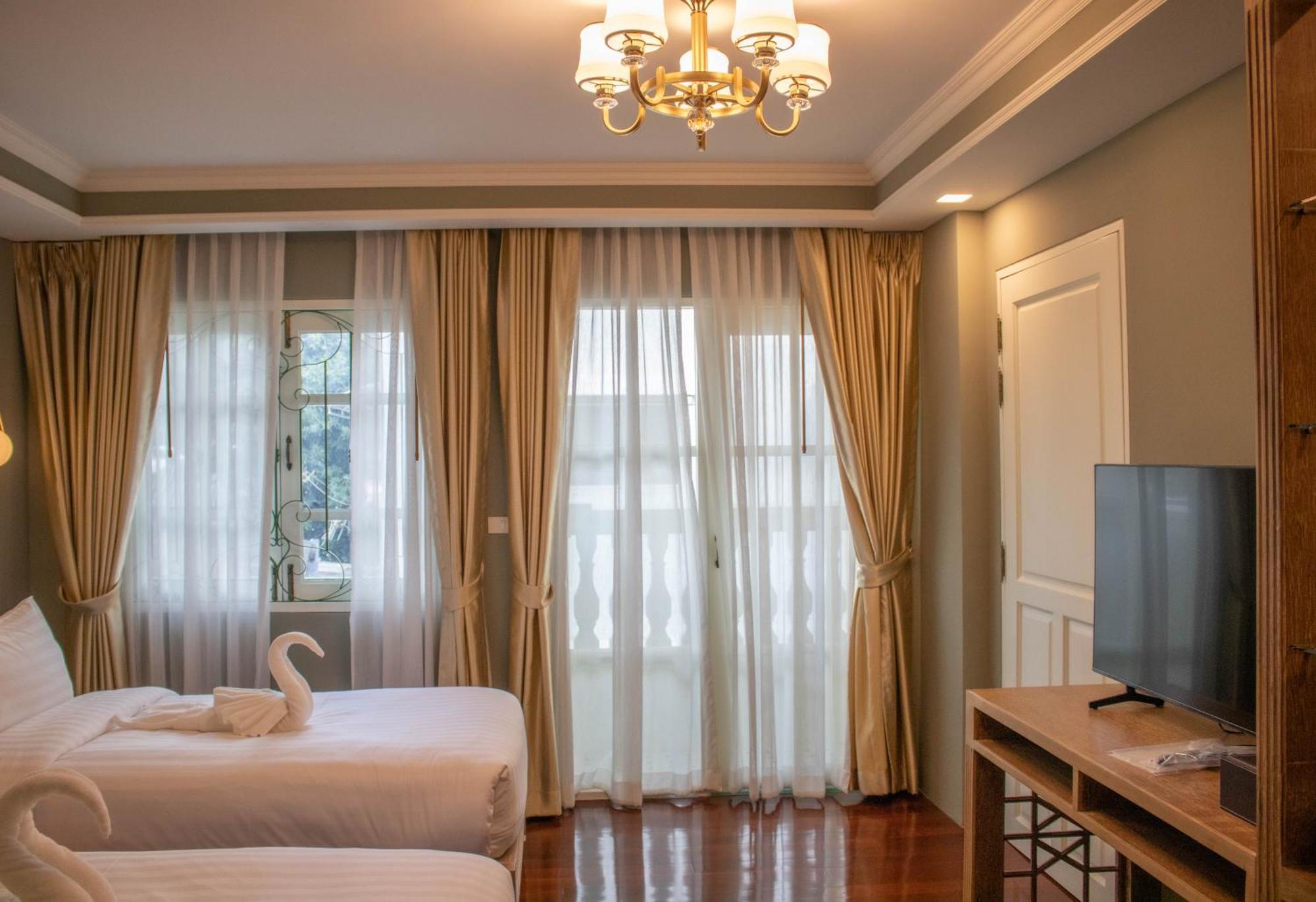 Siri Grand Bangkok Hotel Ngoại thất bức ảnh