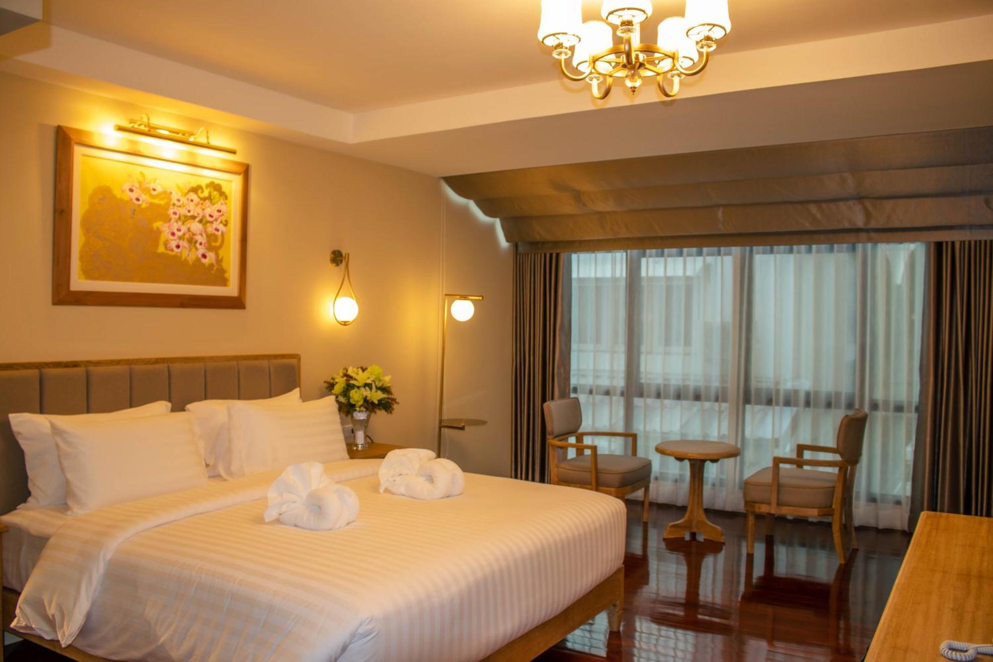Siri Grand Bangkok Hotel Ngoại thất bức ảnh