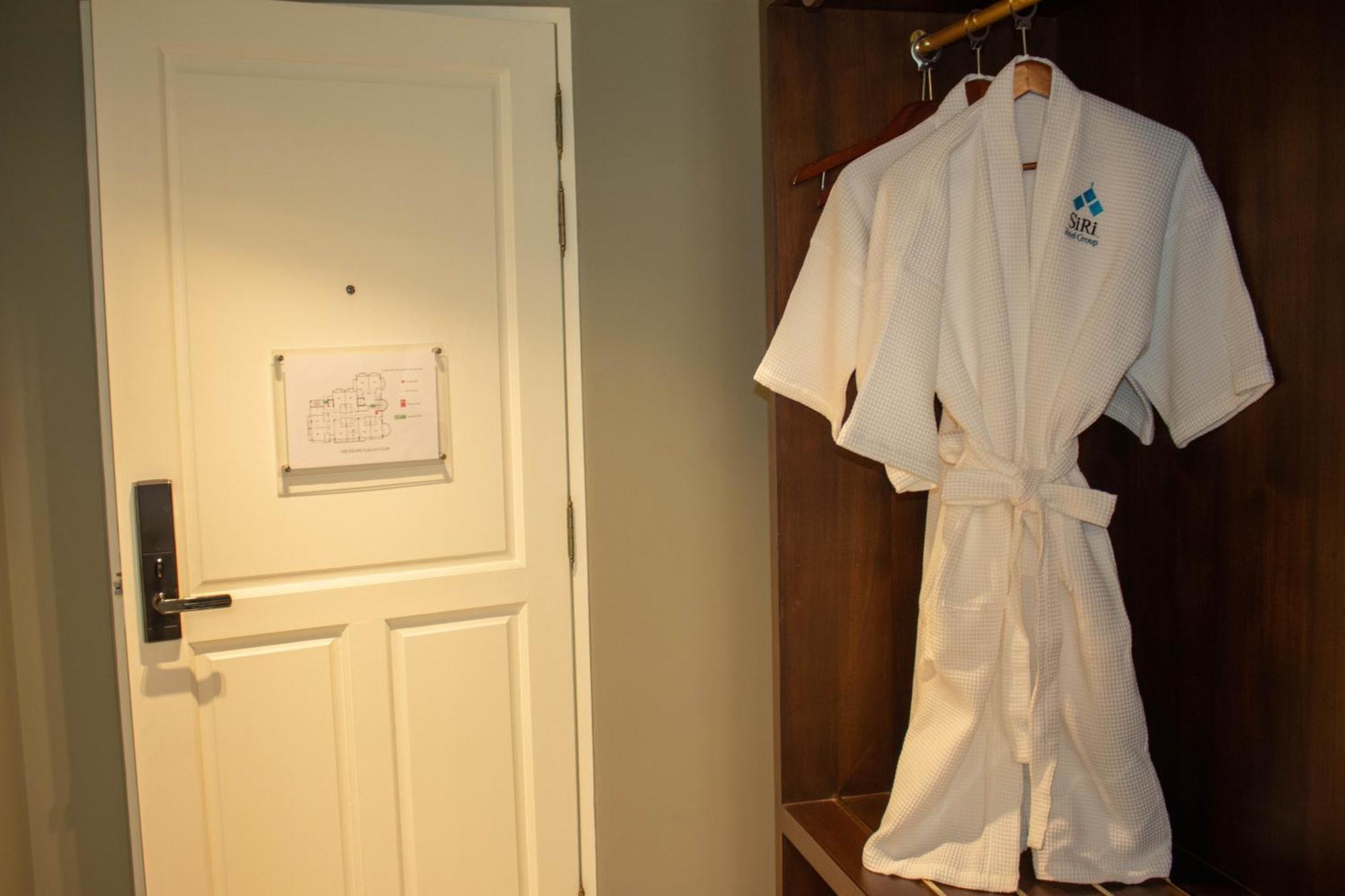Siri Grand Bangkok Hotel Ngoại thất bức ảnh