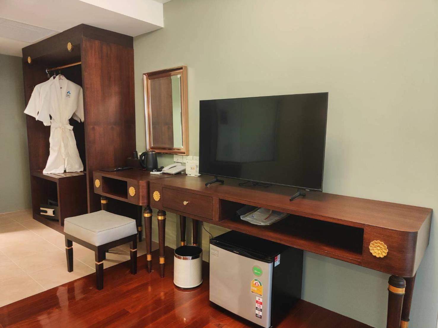 Siri Grand Bangkok Hotel Ngoại thất bức ảnh