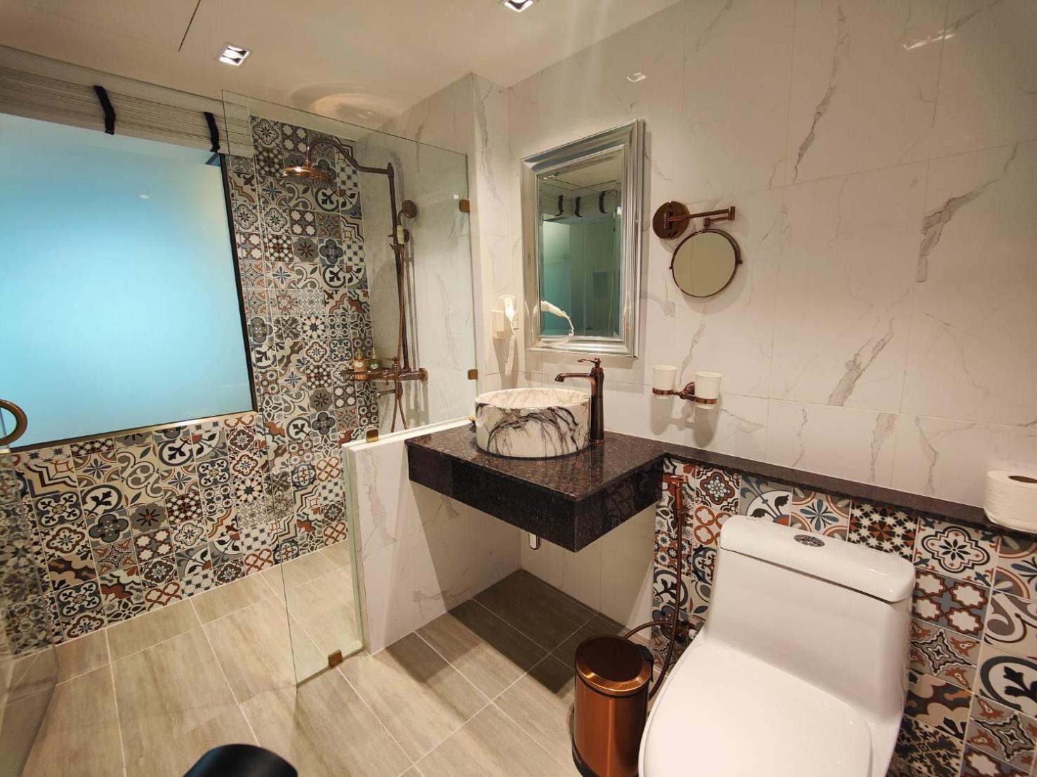Siri Grand Bangkok Hotel Ngoại thất bức ảnh